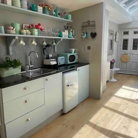 Charming, Bright Space In Dalkey * Dublin