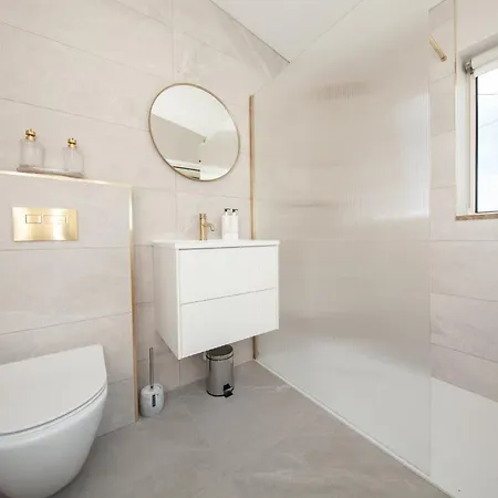 Luxe 4 Retreat With 3 Bedrooms