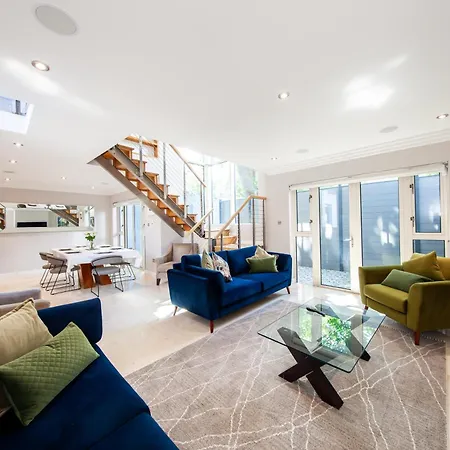 Luxe 4 Retreat With 3 Bedrooms Holiday home *