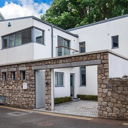 Luxe 4 Retreat With 3 Bedrooms Holiday home