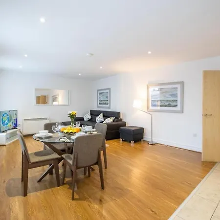 Grafton Street District Apartment
