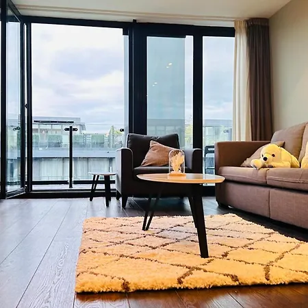 Urban Oasis Apartment *