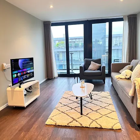 Urban Oasis Apartment *