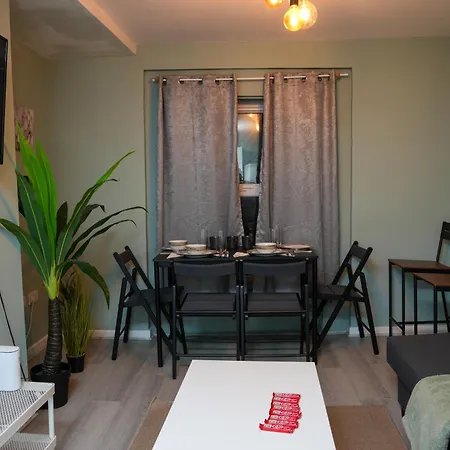 Apartment Service *