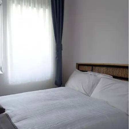 Centre Next To Temple Bar 3 Bed Apartment