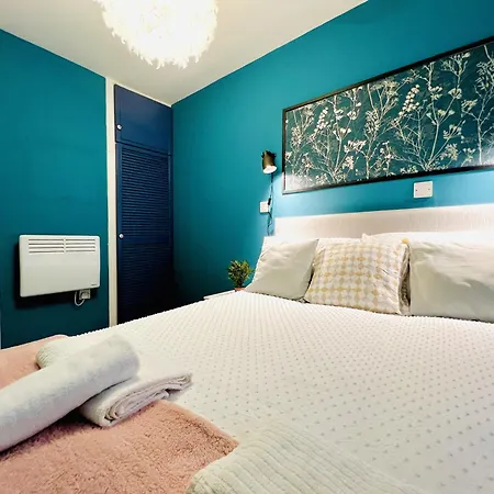 Service Apartment *