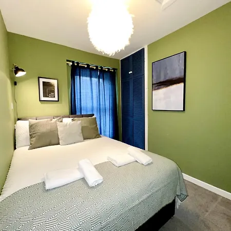 Apartment Service *