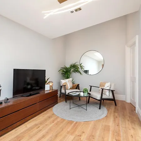 Heytesbury Street Homestay *