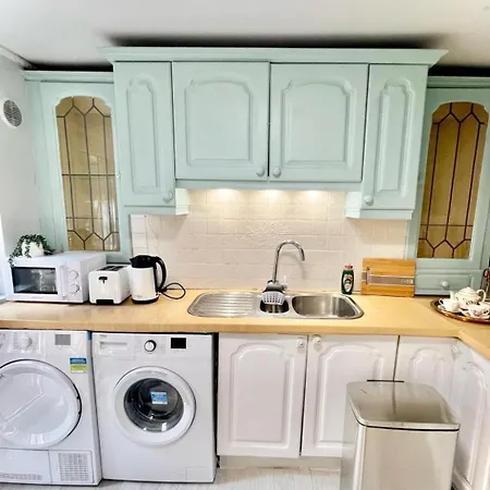 In House - 1-spacious Modern Duplex 2b2b Guest house