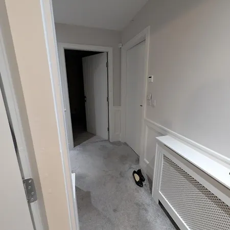 Pvt Attached Bathroom , 20 Mins To Center Via Direct Train 2 Min Away Dublin