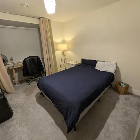 Pvt Attached Bathroom , 20 Mins To Center Via Direct Train 2 Min Away Homestay Dublin