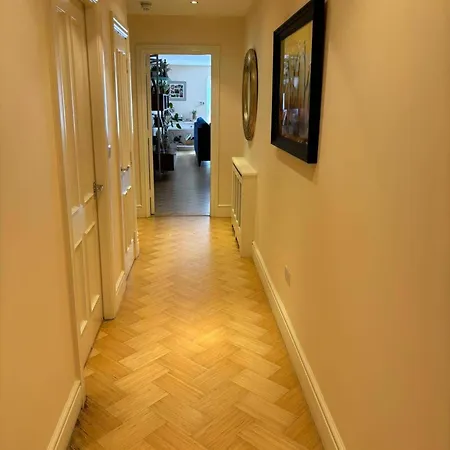 Modern 3 Bedrooms Near Dundrum Apartment