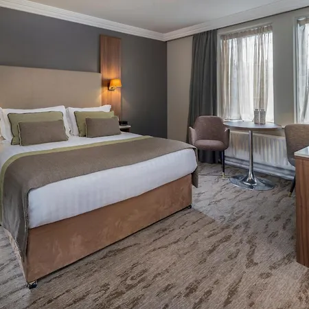 Cassidys Hotel 4*