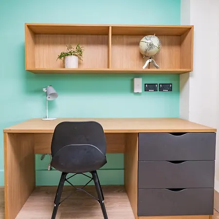 Refurbished Ensuite With Shared Kitchen At Montrose In Apartment
