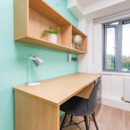 Apartment Refurbished Ensuite With Shared Kitchen At Montrose In
