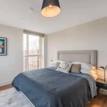 Lovely 2 Bedroom 8 * Dublin