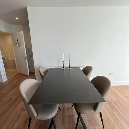 Lovely 2 Bedroom 8 Apartment
