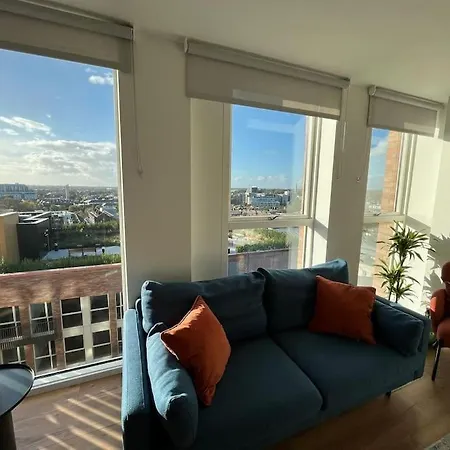 Lovely 2 Bedroom 8