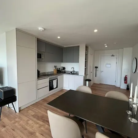 Lovely 2 Bedroom 8 * Dublin
