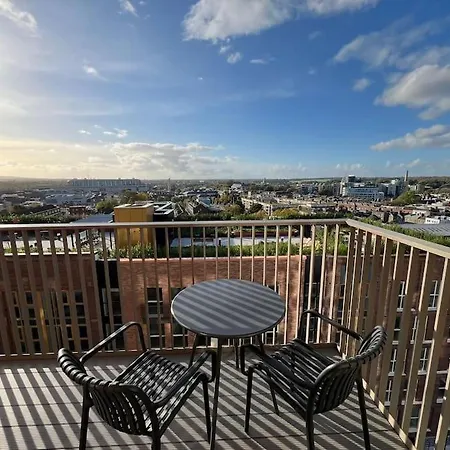 Lovely 2 Bedroom 8