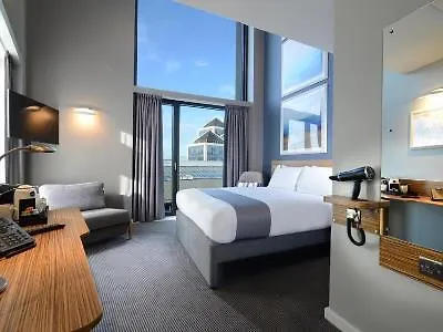 فندق Travelodge Centre 3*