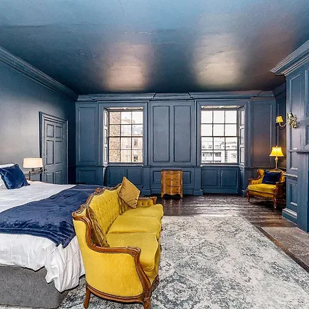 Leinster Apartment, 7 Henrietta Street, Centre Dublin