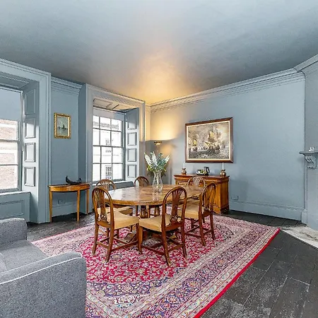 Leinster Apartment, 7 Henrietta Street, Centre