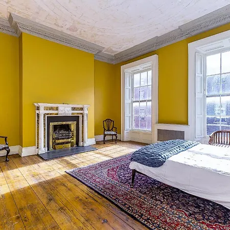 Apartment Munster , 7 Henrietta Street, Centre *