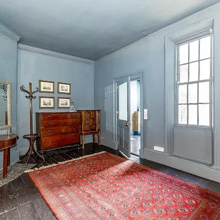 Leinster Apartment, 7 Henrietta Street, Centre * Dublin