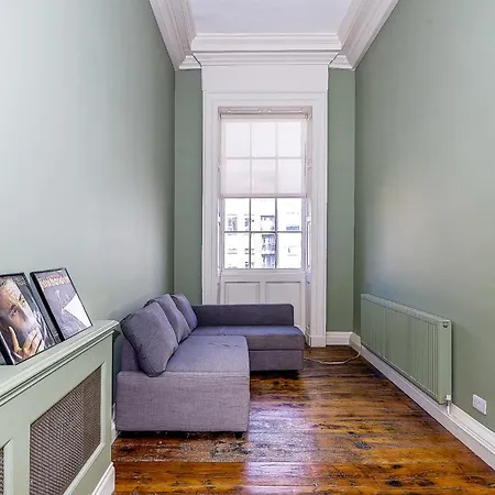 Apartment Munster , 7 Henrietta Street, Centre *