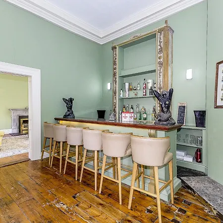Munster , 7 Henrietta Street, Centre Apartment Dublin