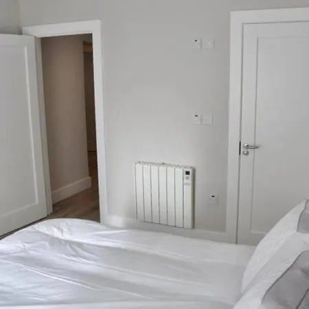 Luxury Large Stylish 2 Bed Apt, Sandymount Village Holiday home