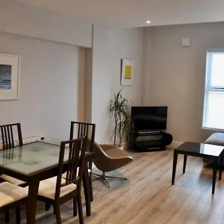 Holiday home Luxury Large Stylish 2 Bed Apt, Sandymount Village Dublin