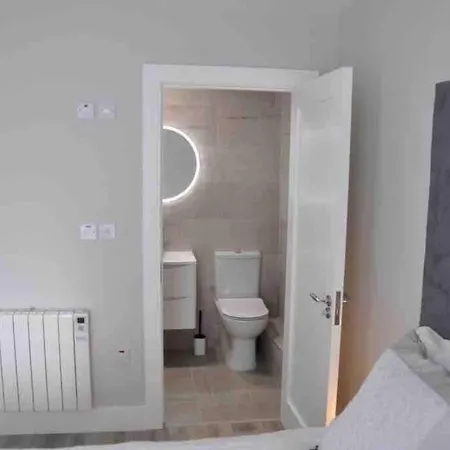 Luxury Large Stylish 2 Bed Apt, Sandymount Village Holiday home Dublin