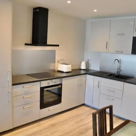 Luxury Large Stylish 2 Bed Apt, Sandymount Village * Dublin