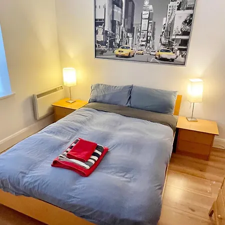 1 Bedroom In Temple Bar Apartment *