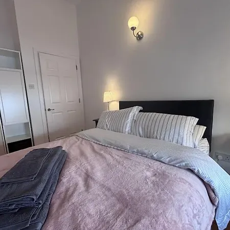 Apartment Stylish 2 Bedroom 2