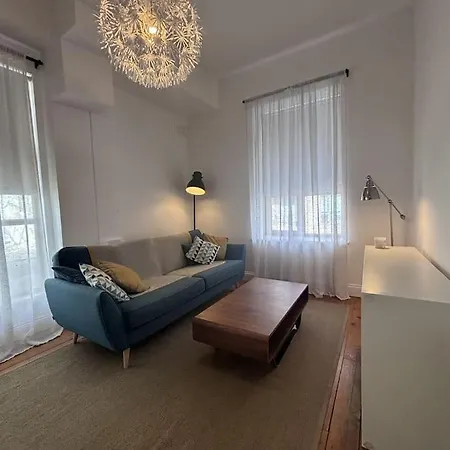 Stylish 2 Bedroom 2 Apartment