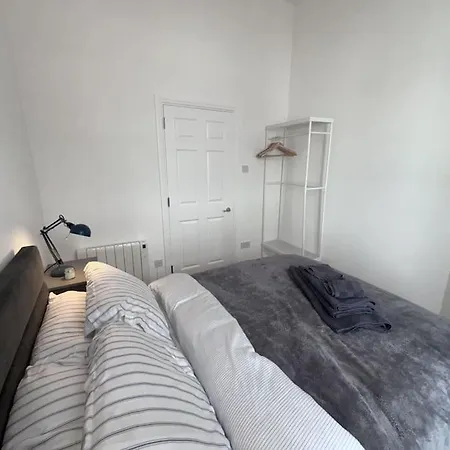 Apartment Stylish 2 Bedroom 2