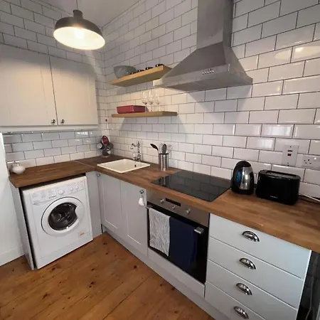 Stylish 2 Bedroom 2