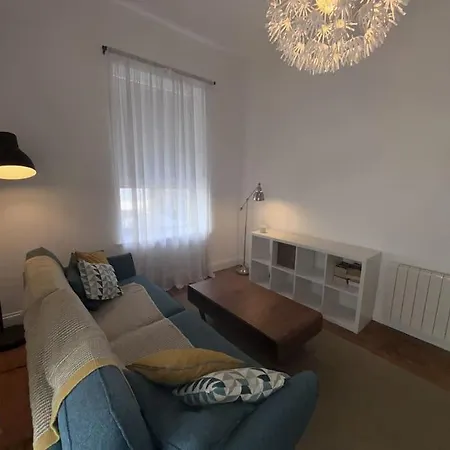 Stylish 2 Bedroom 2 *