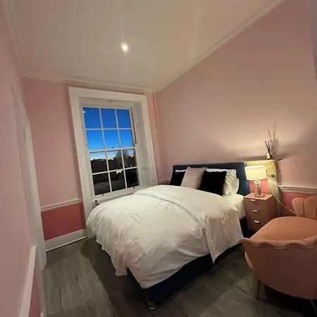 Deluxe Georgian 1 Private Konukevi Dublin