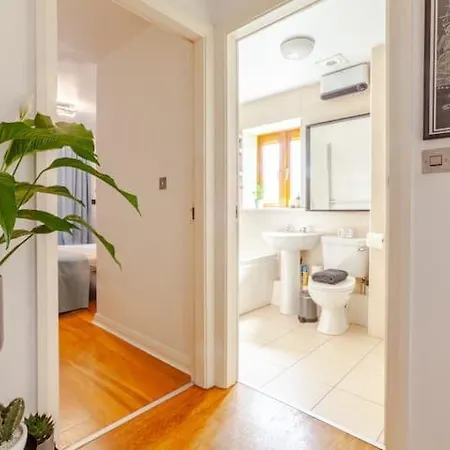 Stylish And Private In Central Homestay