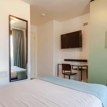 Stylish And Private In Central Homestay