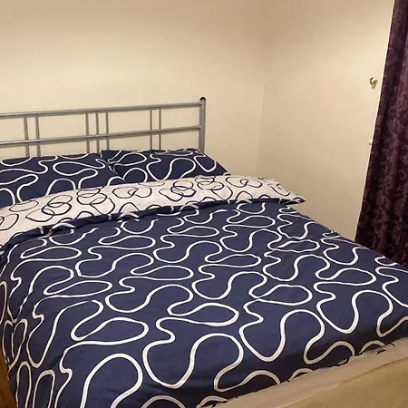 Modern 3 Bedrooms Near Dundrum * Dublin