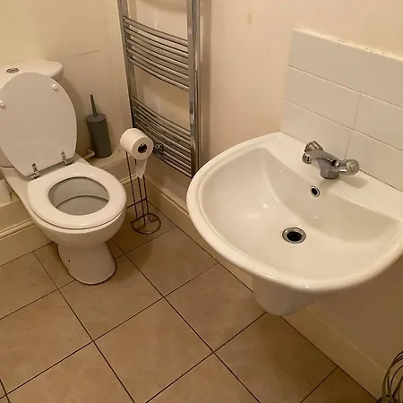 Modern 3 Bedrooms Near Dundrum Apartment *