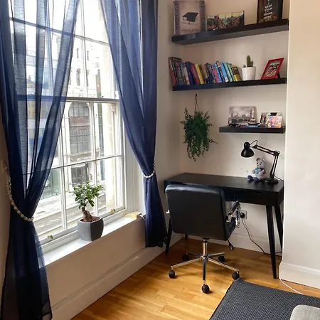 Beautiful In Temple Bar Apartment