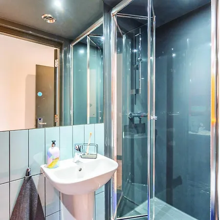 Aparthotel Student - Student Id Required - Centre *
