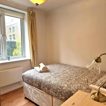 Modern Two Bed With Parking