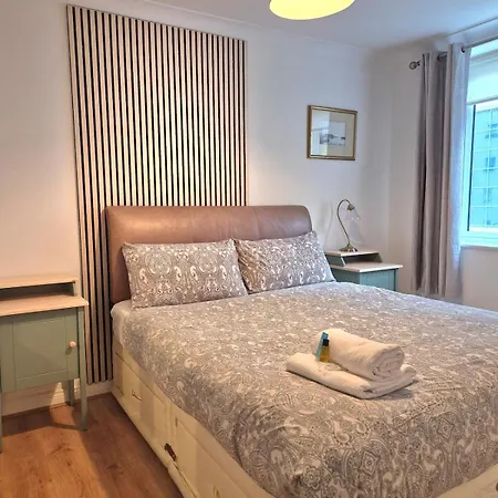 Apartment Modern Two Bed With Parking